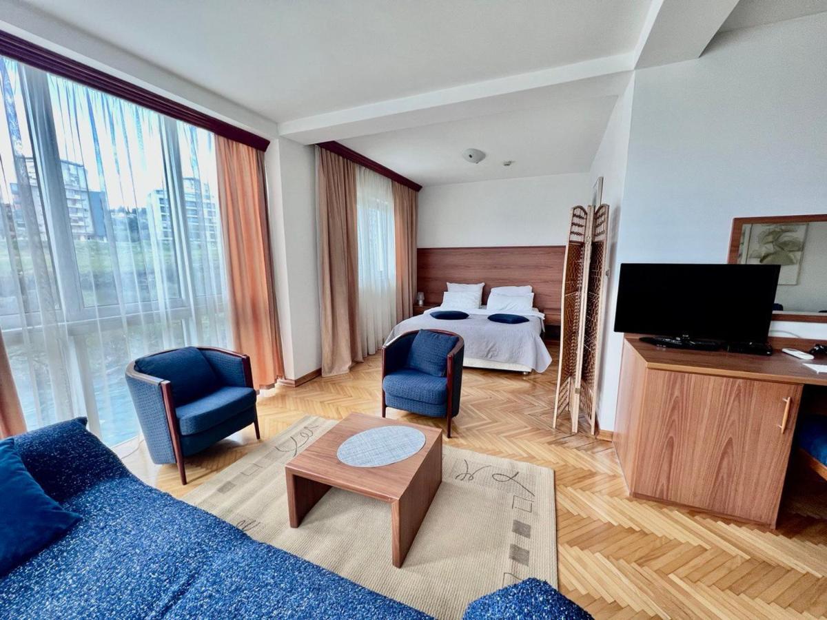 Hotel Ambasador Podgorica Exterior foto